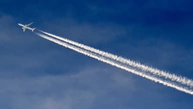 Un avion dans le ciel (photo d'illustration).