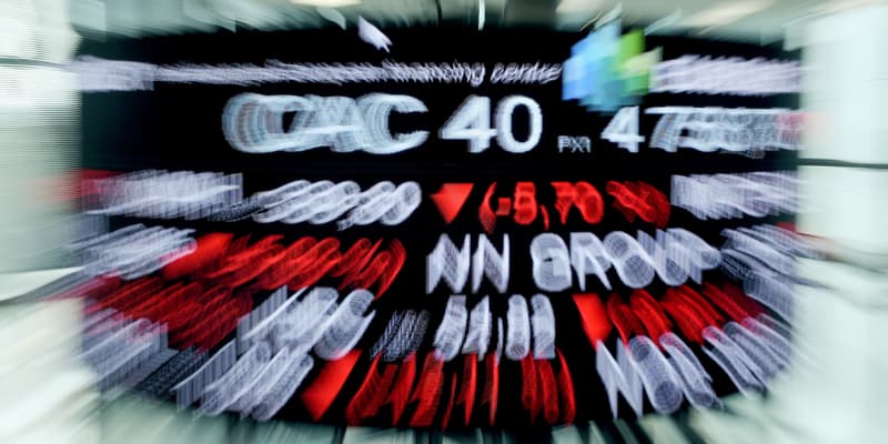 Photographie du panneau des indices boursiers, dont celui du Cac 40, au siège d'Euronext, à La Défense.