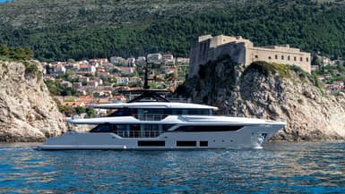 Custom Line Navetta 38, Ferretti Group