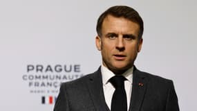 Emmanuel Macron s'adresse à la communauté française lors de son discours au lycée français de Prague, en République tchèque, le 5 mars 2024.