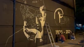 Des artistes du collectif niçois Whole Street réalisant une fresque en hommage à l'artiste Ben, mort le mercredi 5 juin à Nice.