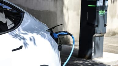 L'Etat a décidé de mettre fin à l'édition 2024 du "leasing social", dispositif permettant aux moins aisés d'accéder à une voiture électrique pour 100 euros par mois