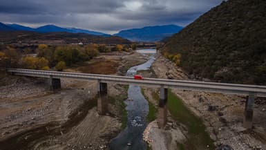 Le lac de Vinça, asséché par le manque de pluies, dans les Pyrénées-Orientales, le 9 décembre 2023