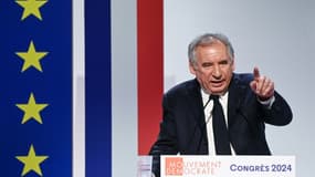 Le président du MoDem François Bayrou au congrès de son parti à Blois, le 24 mars 2024