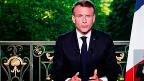 Cette capture d'écran montre le président français Emmanuel Macron s'exprimant lors d'un discours télévisé à la nation au cours duquel il a annoncé qu'il dissolvait l'Assemblée nationale, la chambre basse du Parlement français, et convoquait de nouvelles élections générales le 30 juin, à Paris le 9 juin 2024.