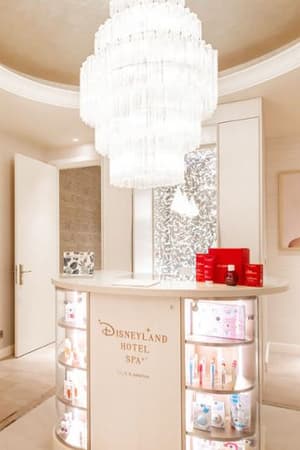 Le Disneyland Hotel lève le voile sur son nouveau spa Clarins