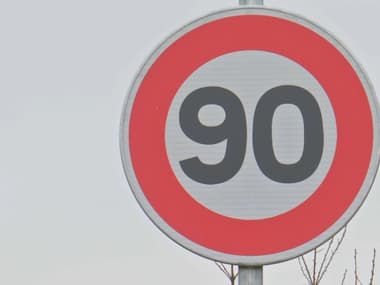 Un panneau 90 km/h (photo d'illustration).